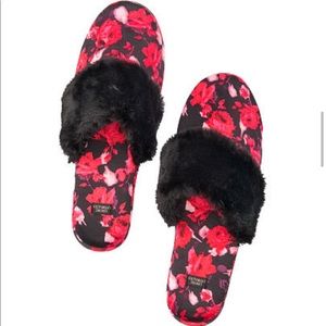 NWT VS Slippers & Matching Floral Bag - Large